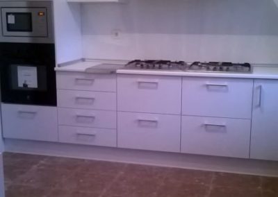 Cocinas Coronas. Carpintería especializada en cocinas, armarios,vestidores y muebles de baño en Torralba de Oropesa. Toledo