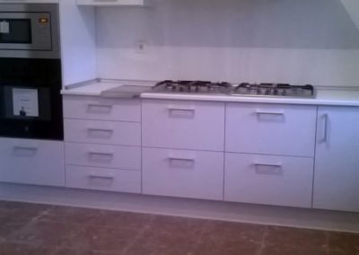 Cocinas Coronas. Carpintería especializada en cocinas, armarios,vestidores y muebles de baño en Torralba de Oropesa. Toledo