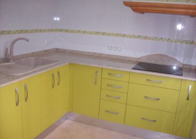 Cocinas Coronas. Carpintería especializada en cocinas, armarios,vestidores y muebles de baño en Torralba de Oropesa. Toledo