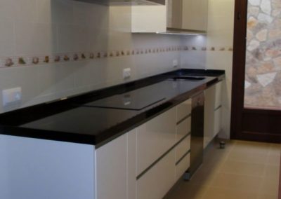 Cocinas Coronas. Carpintería especializada en cocinas, armarios,vestidores y muebles de baño en Torralba de Oropesa. Toledo