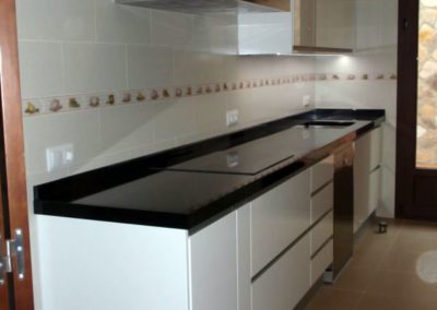 Cocinas Coronas. Carpintería especializada en cocinas, armarios,vestidores y muebles de baño en Torralba de Oropesa. Toledo