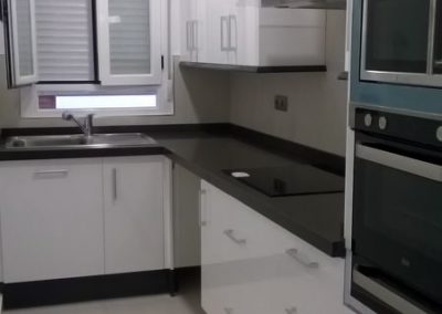 Cocinas Coronas. Carpintería especializada en cocinas, armarios,vestidores y muebles de baño en Torralba de Oropesa. Toledo