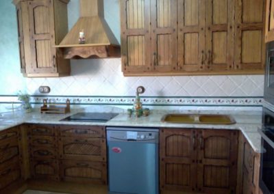 Cocinas Coronas. Carpintería especializada en cocinas, armarios,vestidores y muebles de baño en Torralba de Oropesa. Toledo