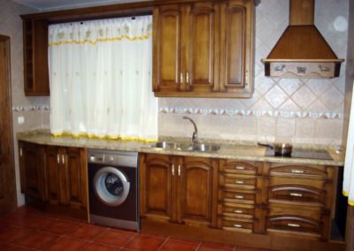 Cocinas Coronas. Carpintería especializada en cocinas, armarios,vestidores y muebles de baño en Torralba de Oropesa. Toledo