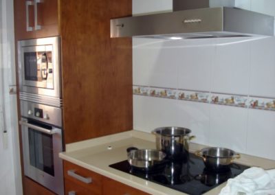 Cocinas Coronas. Carpintería especializada en cocinas, armarios,vestidores y muebles de baño en Torralba de Oropesa. Toledo