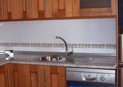 Cocinas Coronas. Carpintería especializada en cocinas, armarios,vestidores y muebles de baño en Torralba de Oropesa. Toledo