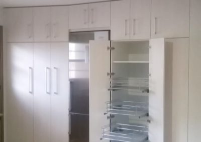 Cocinas Coronas. Carpintería especializada en cocinas, armarios,vestidores y muebles de baño en Torralba de Oropesa. Toledo